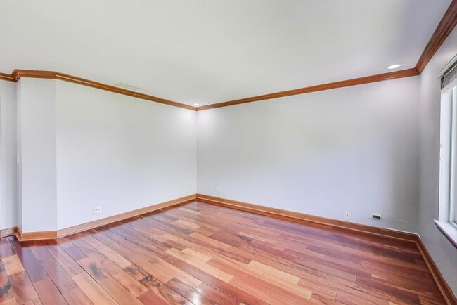 Building Photo - 1217 S Elder Ln