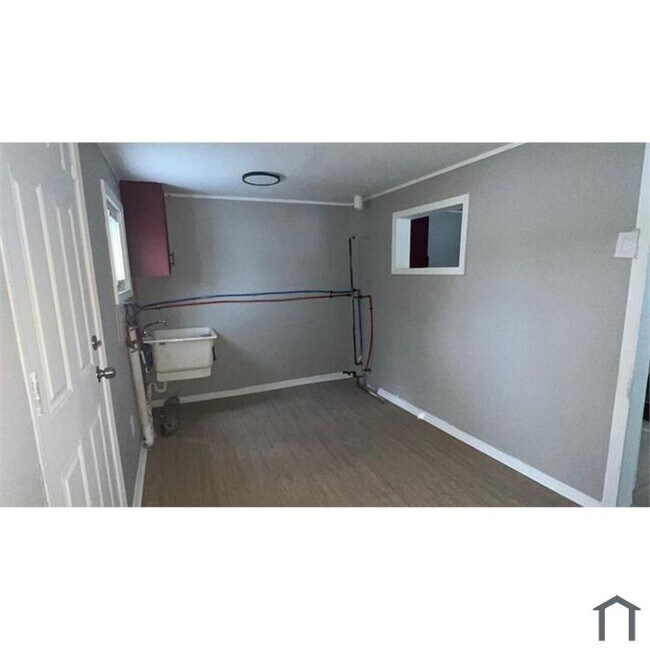 Building Photo - 3638 Sykora Rd