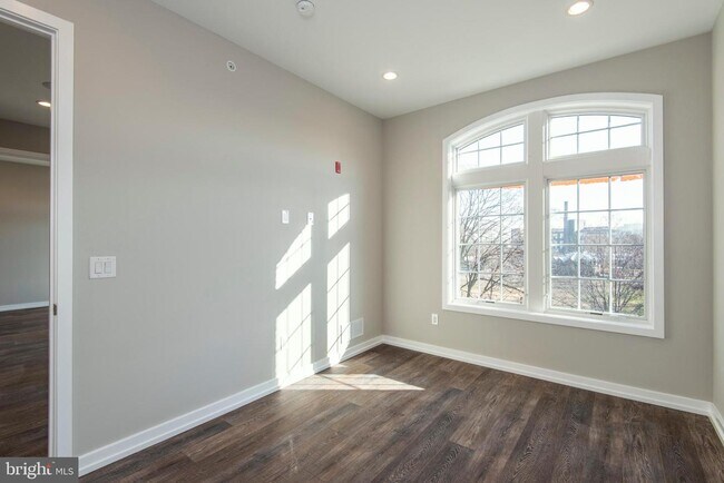 Building Photo - 1340 S 13th St