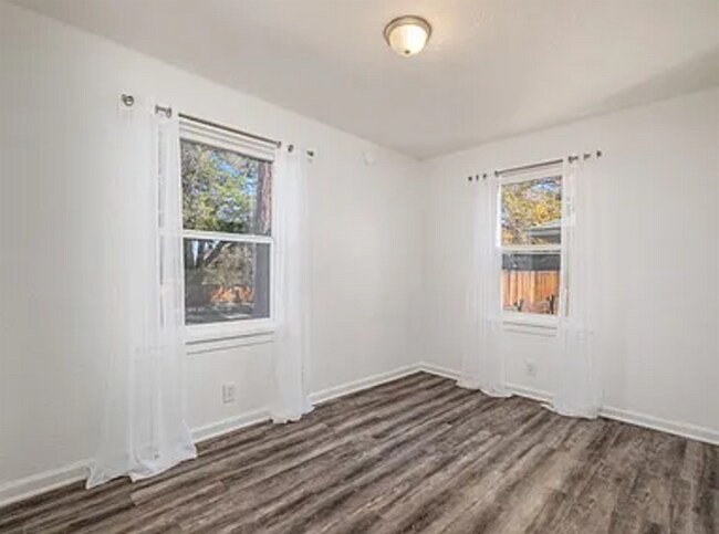 Building Photo - Beautiful, Spacious 3B/2.5Bath Single Family Home