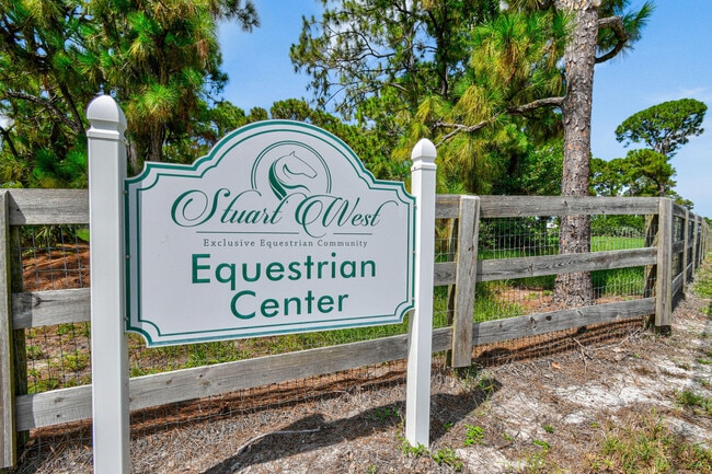 Building Photo - 3251 SW Holly Ln