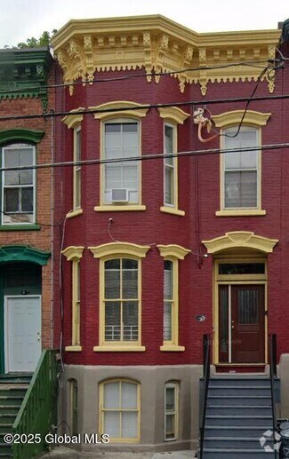 Building Photo - 372 Clinton Ave