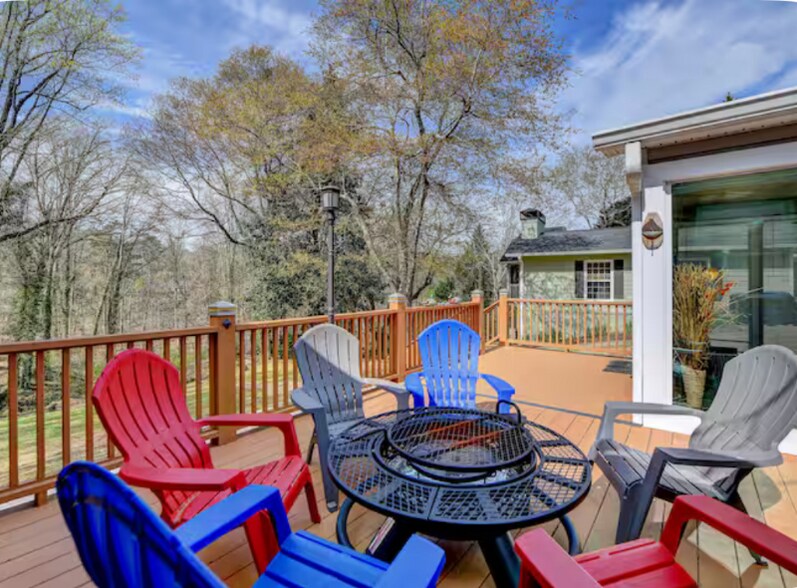 Building Photo - 2817 Evergreen Pl