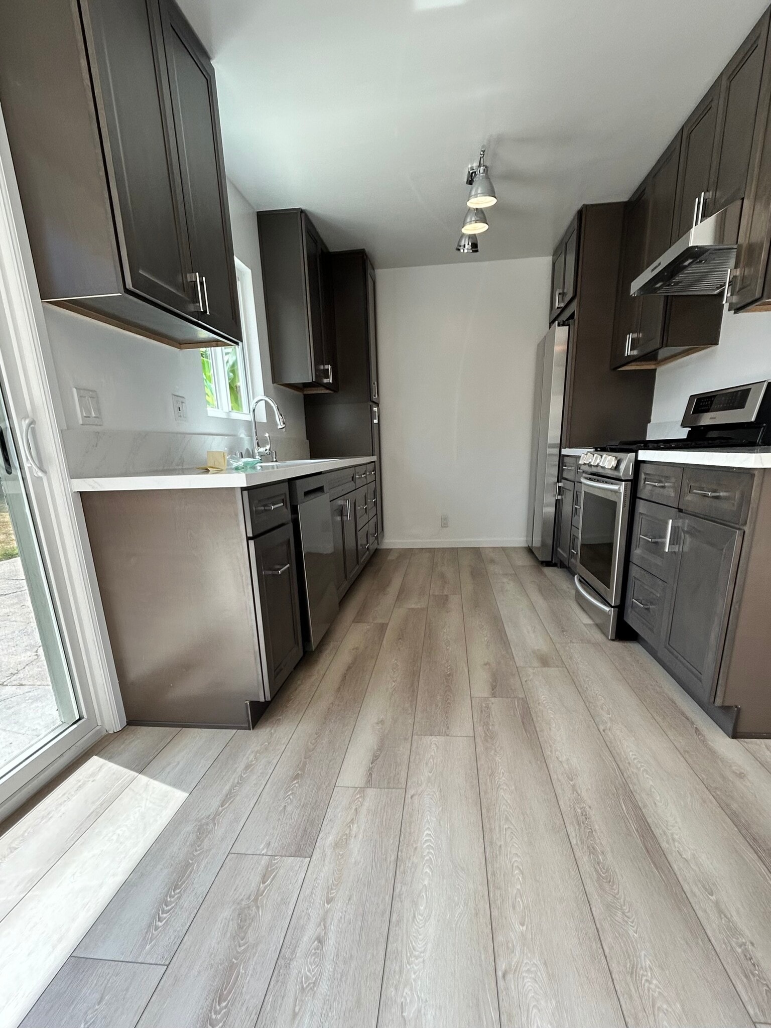 Kitchen - 781 Saxony Rd
