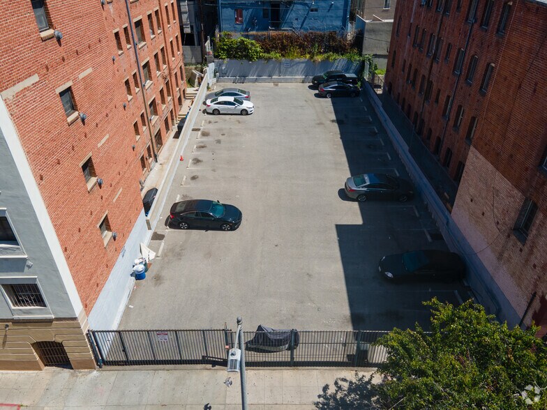  - 738 S Normandie Ave