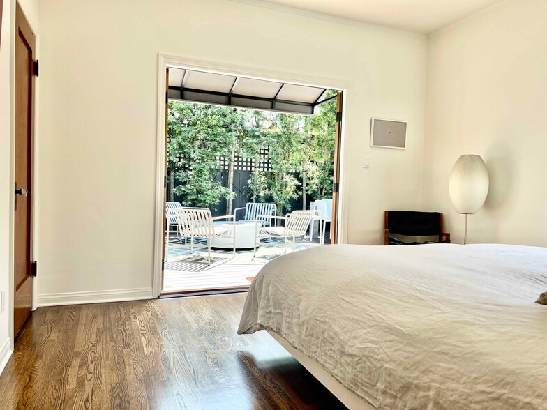 Building Photo - 3365 Tyburn St