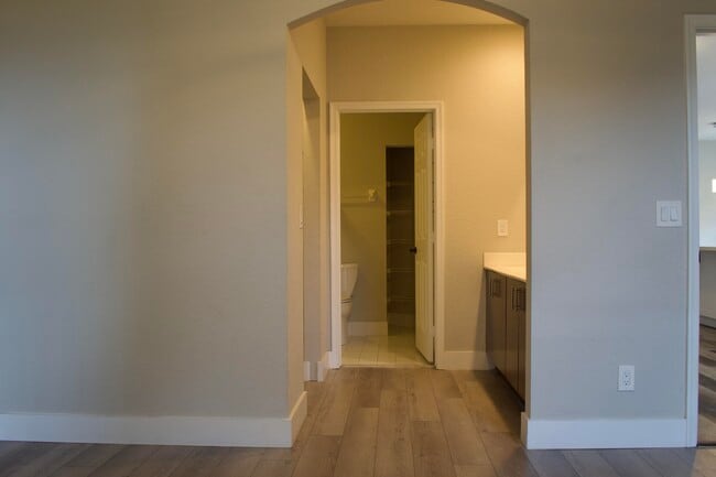 Building Photo - 4907 Pelican Manor