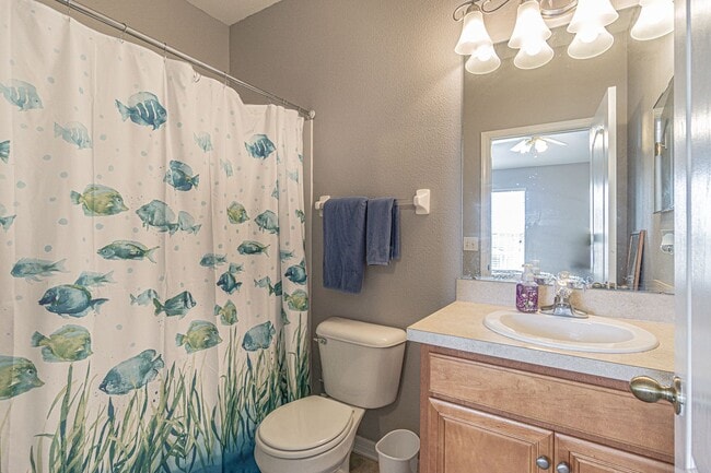 Building Photo - 2 Bedroom - 2.5 Bathroom - Gated Community...