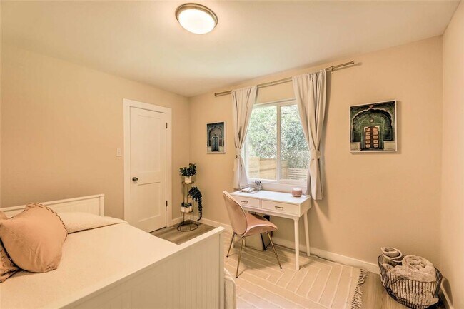 Building Photo - 6204 Wagon Bend