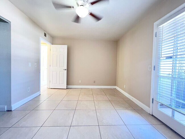 Building Photo - 2112 Sunfish Dr