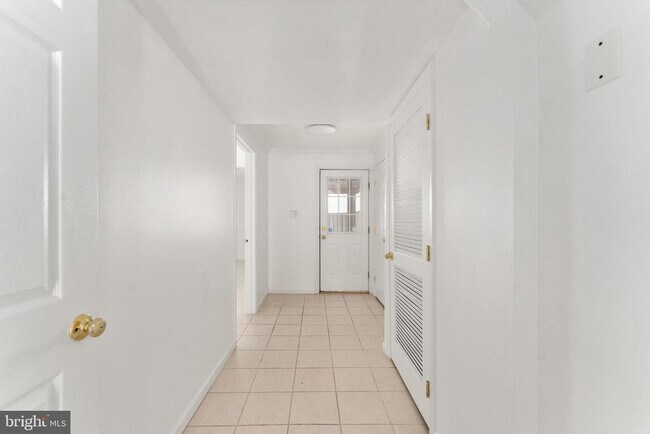 Building Photo - 7102 Finch Ln