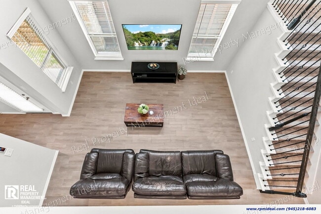 Building Photo - 2000 Plum Pk