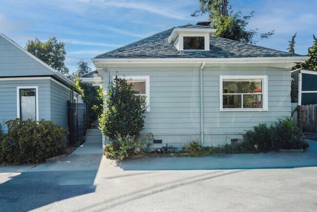 Building Photo - 3791 Latimer Pl