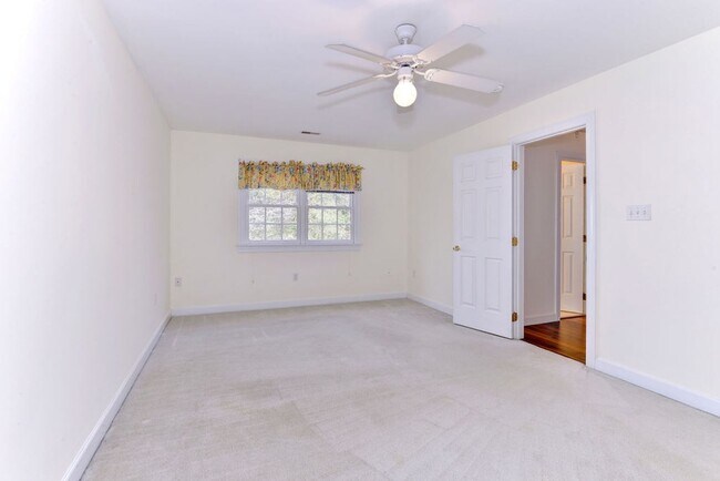 Building Photo - Low Maintenance Living in Williamsburg