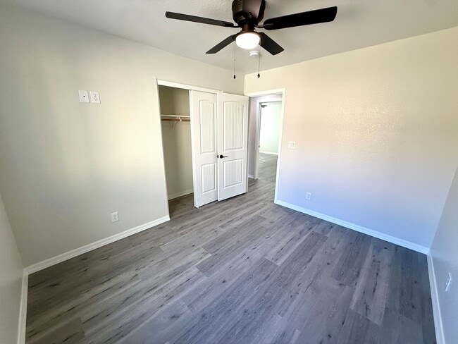 Building Photo - Modern 3 Bed, 2 Bath Home with Open Floor Plan & New Flooring – Fort Mohave- Available Now!