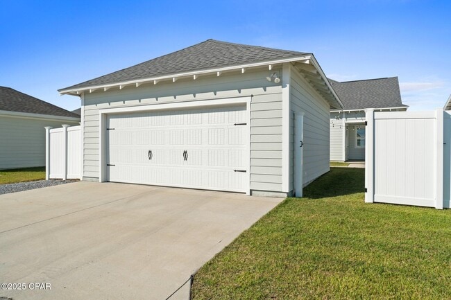 Building Photo - 2121 Sedges Ave