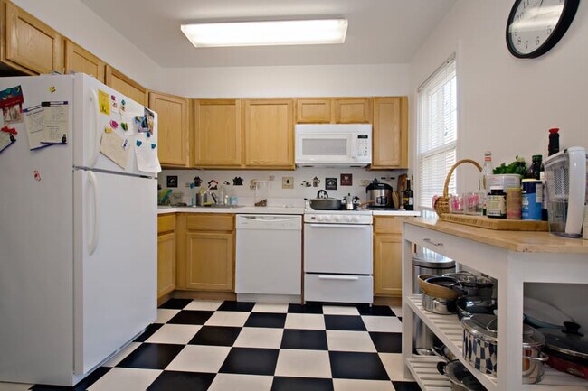 Building Photo - 1821 Biltmore St NW