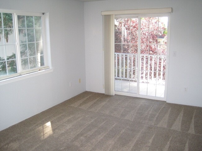 Building Photo - Beautiful Town Home for Rent