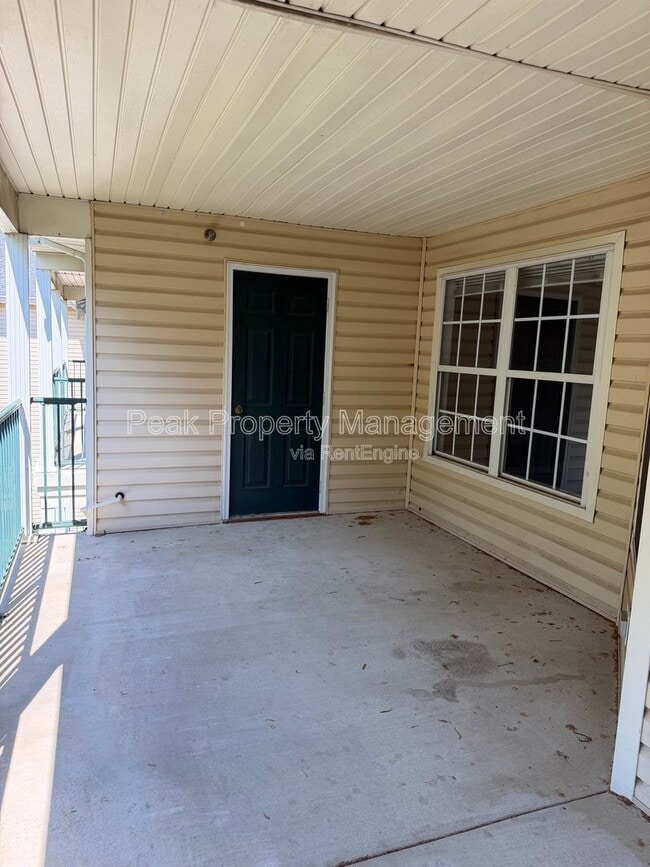 Building Photo - 9411 Links Ln
