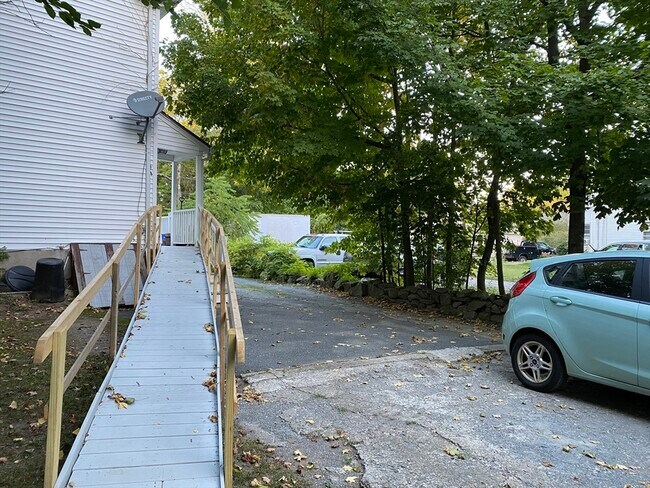 Building Photo - 19 Esty St