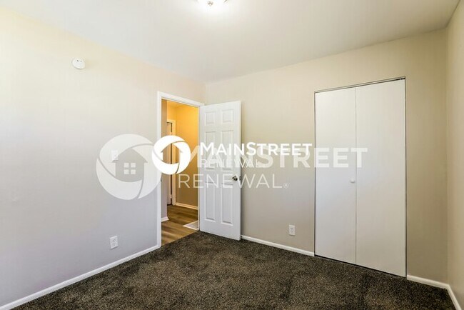 Building Photo - 4 Bedroom Pet-Friendly Home in KANSAS CITY, MO with Main Street Renewal