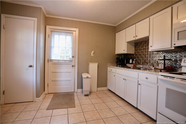 Building Photo - 948 Pinebluff Lake Rd