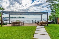 Building Photo - 8 Century Ln