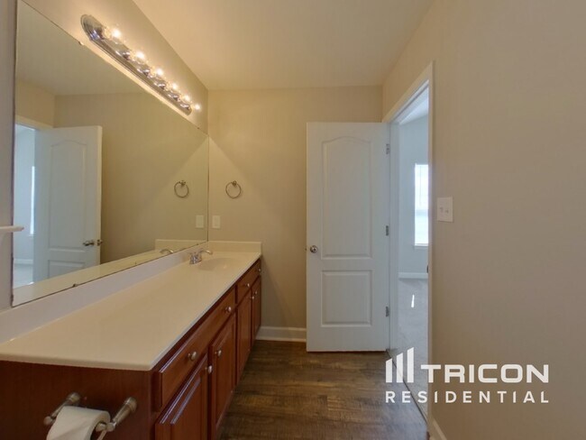 Building Photo - 506 Glencroft Dr