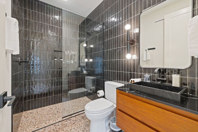 Building Photo - 1117 3rd Ave S