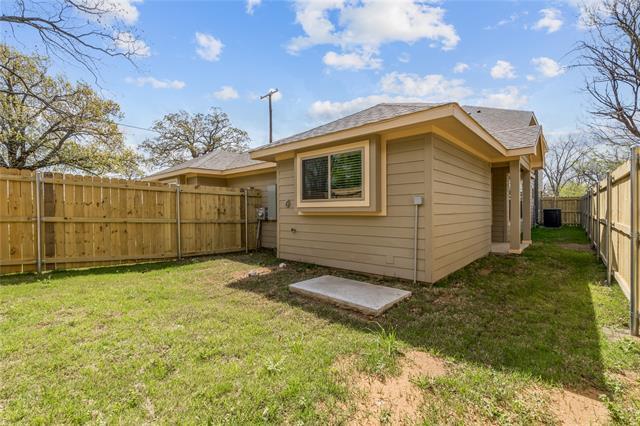 Building Photo - 401-403-403 W Elm St