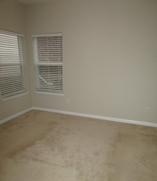 Building Photo - Large Home With Double Car Garage in Catawba Hills