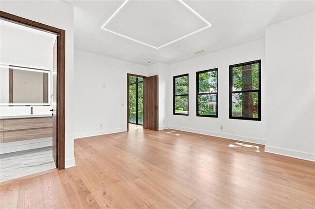 Building Photo - 4250 Carmain Dr NE