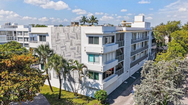 Building Photo - 10240 Collins Ave