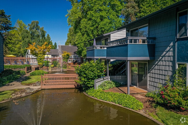 Building Photo - The Lakes