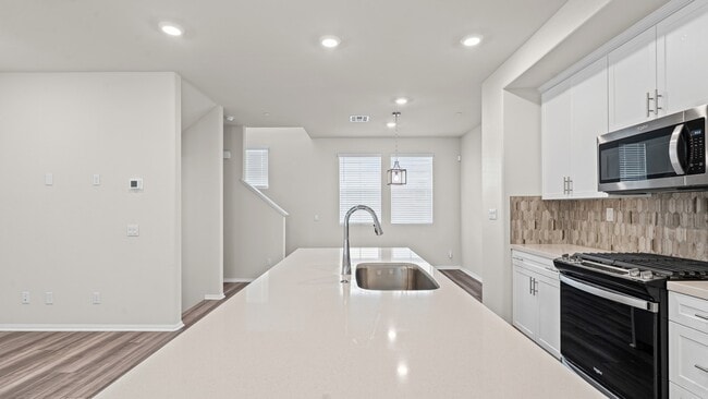 Building Photo - 40509 Melrose Dr