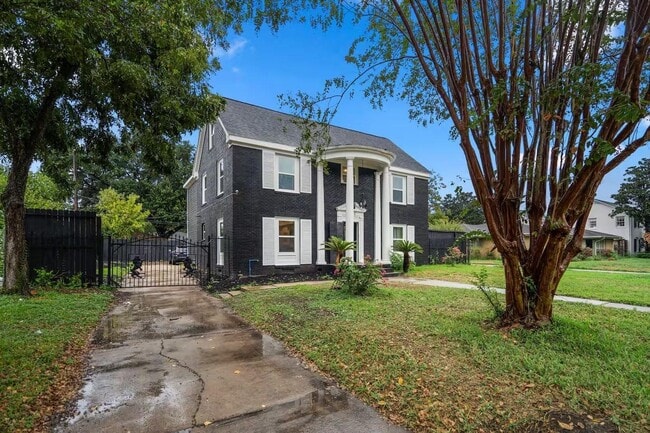 Building Photo - 3741 Charleston St