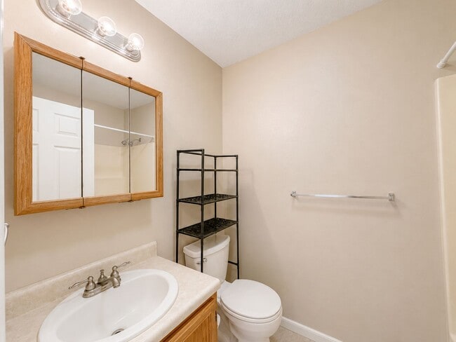 Building Photo - 2 Bedroom/2 Bathroom Apartment in Southside