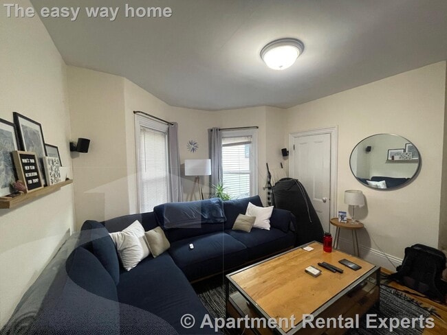 Building Photo - 23 Hall St