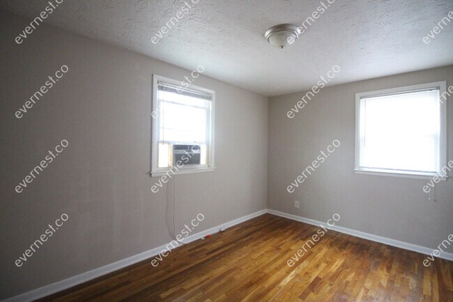 Building Photo - 3 bed / 1 bath