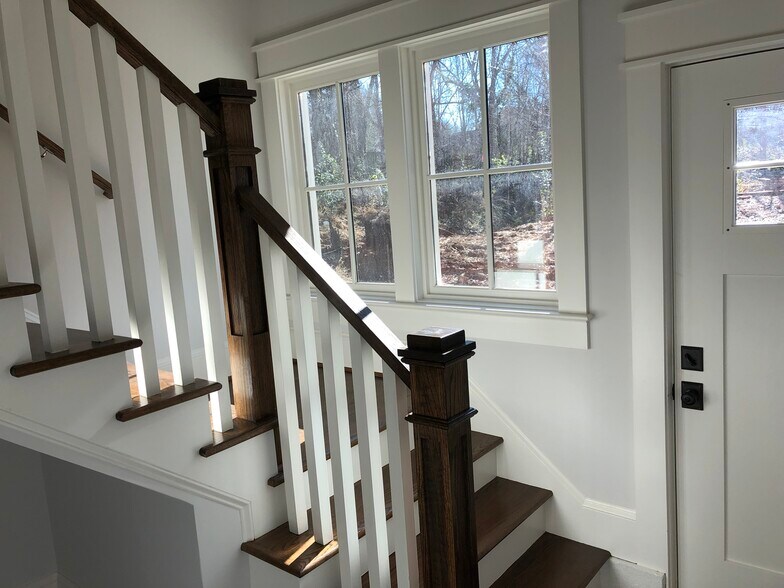 Secure entry - 2121 Roslyn Ave