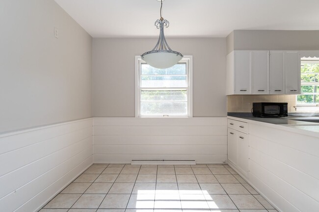 Building Photo - 3 bedroom 1.5 bath 1668 Sqft home just 1 m...