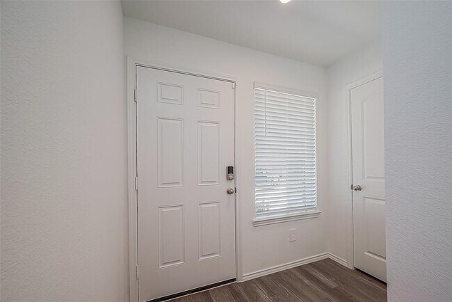 Building Photo - 5734 Avalon Woods Dr