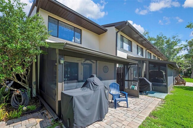 Building Photo - 1637 SE Paradise Cir W