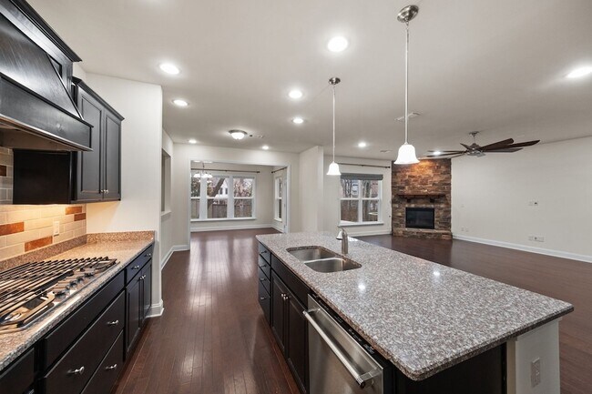 Building Photo - 3002 DaVinci Ct