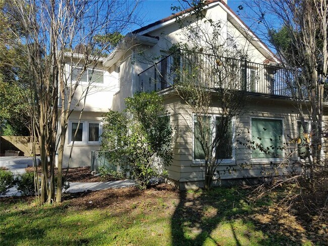 Building Photo - 746 Clifford Dr