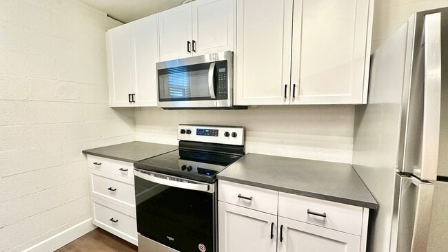 Building Photo - Upgraded & Remodeled Unit in Fallbrook!  H...