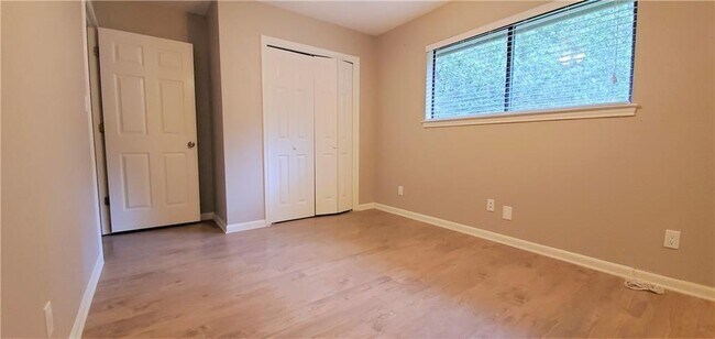Building Photo - 1403 Canoe Brook Dr