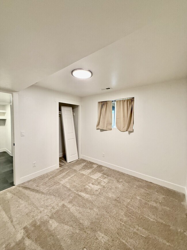 Building Photo - 11152 S Lyndbrook Way