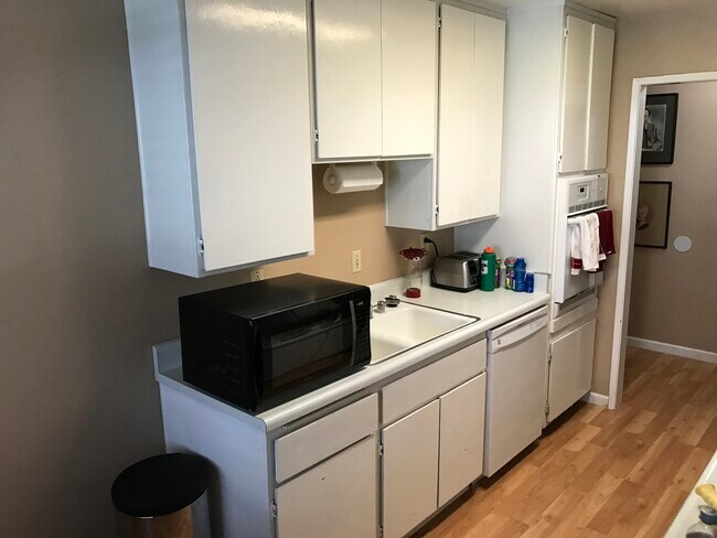 Kitchen - 12200 Montecito Rd