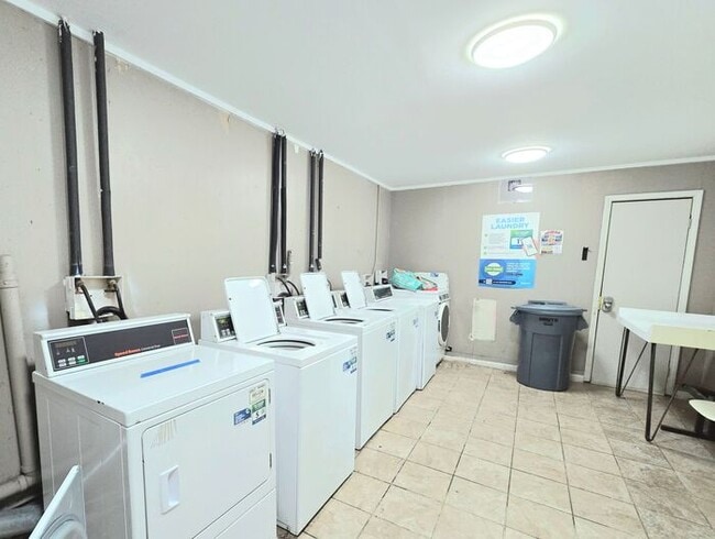 Building Photo - 1 bed/1bath apartment in Midtown (May Move...